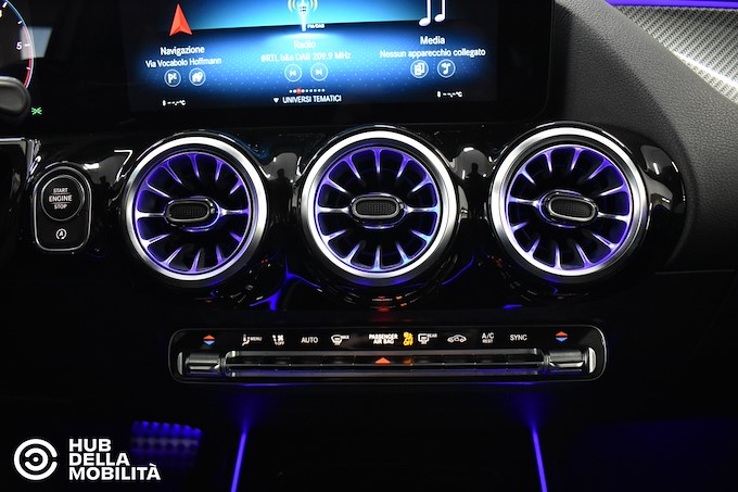 MERCEDES-BENZ GLA 200 d Automatic Premium